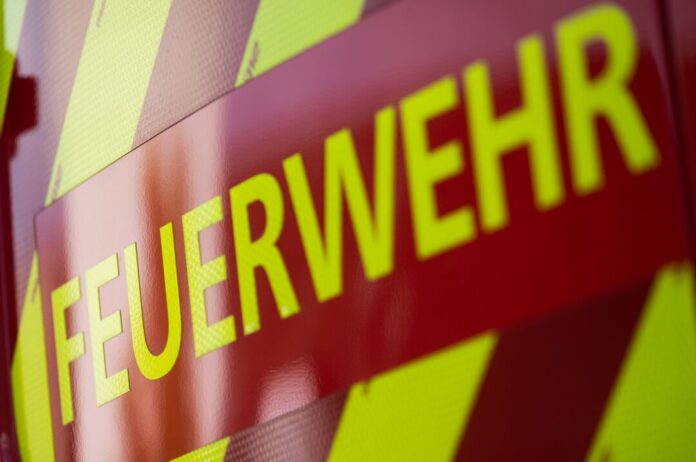 Feuerwehr Leiche bei Wohnungsbrand in Euskirchen gefunden. (Symbolbild)