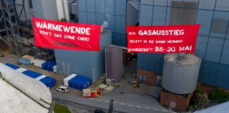 Protest in Herne: Aktivisten kritisieren Gaskraftwerkspläne Aktivisten der Gruppe Robin Wood haben am Morgen zwei Plakate zwischen zwei Kühltürmen des Kraftwerks Herne gespannt.