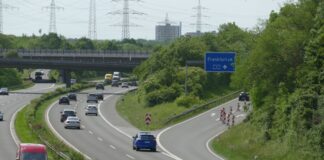 Rund ein Jahr Sperrungen am Autobahnkreuz Bonn/Siegburg Blick auf die Verbindung von der A560 auf die A3 im Autobahnkreuz Bonn/Siegburg.