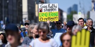 Bereits seit längerem macht die Klimabewegung gegen den geplanten Neubau von Gaskraftwerken mobil - wie bei einer Demo von Fridays for Future im April in München. 