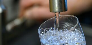 Jülicher sollen Trinkwasser abkochen Bei Trinkwasserproben in Jülich wurden Bakterien entdeckt. Bürger sollten das Wasser vor der Verwendung abkochen.