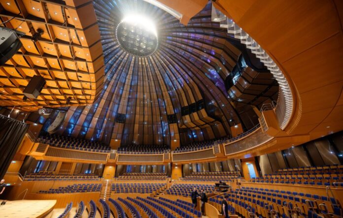 Tonhalle Düsseldorf Eine Kuppel wölbt sich über den runden Saal der Tonhalle Düsseldorf.