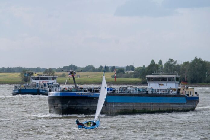 Der Rhein bei Wesel Der Rhein hat gefährliche Strömungen und ist eine vielbefahrene Schifffahrtsroute. Nach dem Vorbild vieler NRW-Kommunen hat jetzt auch der Kreis Wesel dort das Baden generell verboten.