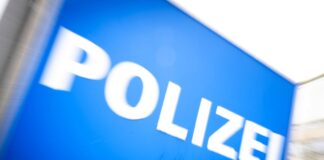 Blutspur durch Innenstadt – Mordkommission ermittelt Die Polizei sucht nach Zeugen. (Symbolbild)