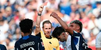 Nach Roter Karte: VfB im Saisonfinale ohne Kapitän Karazor Atakan Karazor (2. v.r.) sah beim Spiel in Hoffenheim die Rote Karte.