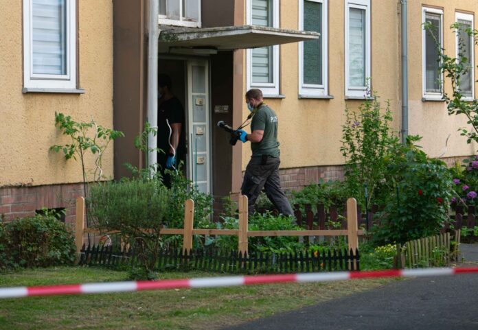 Frau in Dormagen tot gefunden: Sohn unter Mordverdacht Sohn wegen Mordes verurteilt. (Archivbild)