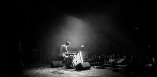 Uli Sailor kommt mit „Punkrock Piano“ nach Lintorf Uli Sailor gastiert am 12. Juni in der Manege Lintorf. Foto: Dennis Lesage