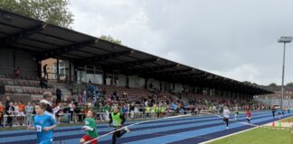 420 Ratinger Kinder zeigen sportlichen Einsatz Beim 800-Meter-Lauf waren die Jungen und Mädchen mit großem Einsatz dabei. Foto: Stadt Ratingen
