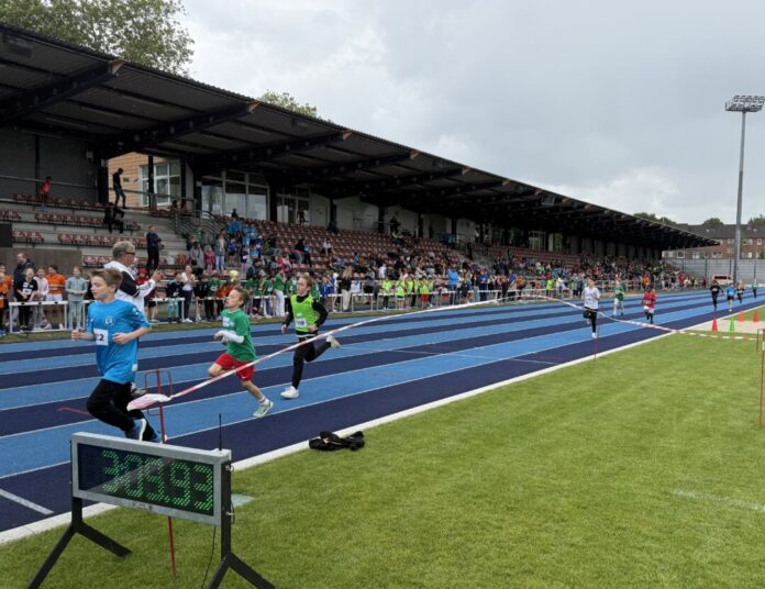2026-06-11-800m-Lauf Jungen Beim 800-Meter-Lauf waren die Jungen und Mädchen mit großem Einsatz dabei. Foto: Stadt Ratingen