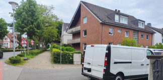 Parken in Hösel und Eggerscheidt: Teils lästig, teils gefährlich Das Parkverbot im Einmündungsbereich gilt bundesweit - eine zusätzliche Beschilderung ist gesetzlich nicht vorgeschrieben, fehlt aber an vielen Stellen in der Praxis. Kommunen können durch Fahrbahnmarkierungen oder ergänzende Schilder auf die Regelung aufmerksam machen. Die CDU-Fraktion hat den Antrag für den Bezirksausschuss Hösel/Eggerscheidt (BezA 6) gestellt, der als zuständiges Gremium über Stadtteilangelegenheiten in diesem Bereich entscheidet. Foto: CDU Ratingen