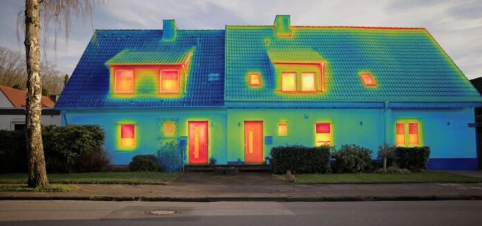 2026-06-25-Thermografie_Häuserfront Eine thermografische Aufnahme macht Energieschwachstellen an Häusern sichtbar. Foto: Climap