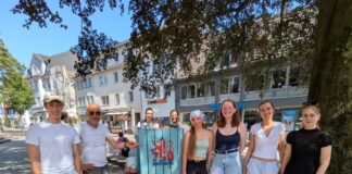 Die Strandkörbe tragen nun das Jubiläumslogo. Foto: Stadt Ratingen