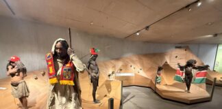 Neanderthal-Museum bringt WM-Fieber in die Steinzeit Lucy, Jebel Irhoud und Mr. N tragen Fanartikel. Foto: Museum