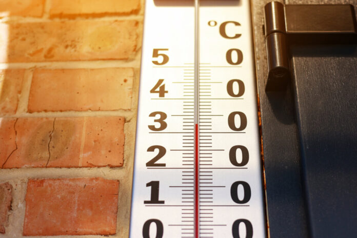 Die Temperaturen steigen: Wer hitzeempfindlich ist, sollte daher vorsorgen. Foto: VZ NRW/adpic Die Temperaturen steigen: Wer hitzeempfindlich ist, sollte daher vorsorgen. Foto: VZ NRW/adpic