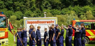 Jugendfeuerwehr trotzt Regen beim Kreiszeltlager Die Jugend der Feuerwehr. Foto: Feuerwehr Ratingen