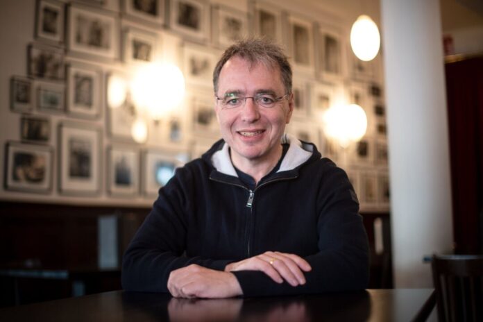David Safier David Safier hat mit seinen «Miss Merkel»-Krimis Bestseller geschrieben - und nun Ex-Kanzlerkandidat Armin Laschet zum Protagonisten seines neuen Romans gemacht. (Archivbild)