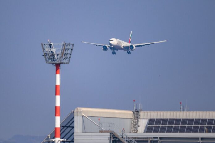 Neues «Asylgrenzzentrum» am Düsseldorfer Flughafen Asylsuchende, die mit dem Flugzeug nach Deutschland einreisen, erwartet viele neue Regeln. (Symbolbild)