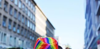 «Bunt und laut»: Tausende zum CSD in Düsseldorf erwartet Party und Protest: In Düsseldorf feiern queere Menschen und ihre Unterstützer ein ganzes Wochenende beim CSD Vielfalt. (Archivbild)