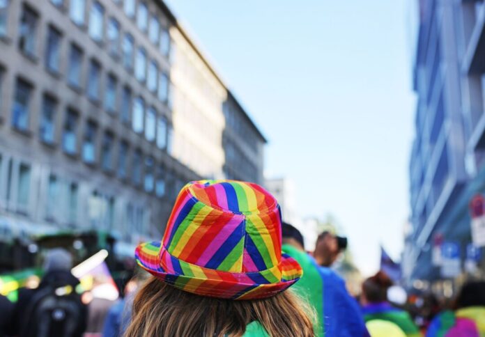 Tausende «Queers» und «Allies» zum CSD in Düsseldorf erwartet Party und Protest: In Düsseldorf feiern queere Menschen und ihre Unterstützer ein ganzes Wochenende beim CSD Vielfalt. (Archivbild)