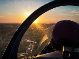 Sonnenuntergang in der Luft erleben – Segelfliegen am Flugplatz Meiersberg