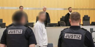 Politiker-Todeslisten: Fünf Jahre Haft beantragt Der Angeklagte stellt sich als Justizopfer dar. (Archivbild)