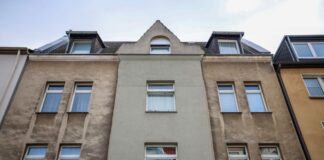Wichtiges Detail zu Polizeischuss auf gehörloses Mädchen In diesem Mehrfamilienhaus in Bochum-Hamme hat sich der Einsatz abgespielt. (Archivbild)