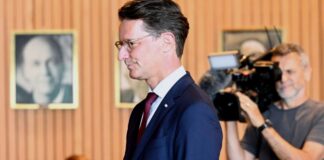 Wüst im Zeugenstand.