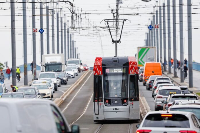ÖPNV in Bonn wird nach Brücken-Sperrung zeitweise kostenlos Bis Ende Juni ist der ÖPNV in Bonn kostenfrei.