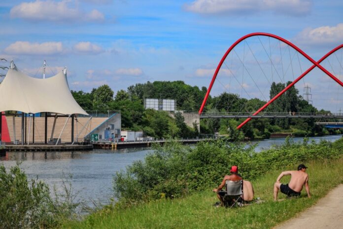Zwei Teenager nach Badeunfall in Kanal in Lebensgefahr Zwei schwerwiegende Badeunfälle an ähnlicher Stelle an nur einem Wochenende.