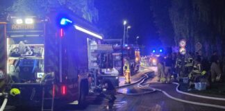 Gießerei-Halle in Isselburg brennt – am Morgen gelöscht Großeinsatz der Feuerwehr in Isselburg - eine Gießerei-Halle brennt.