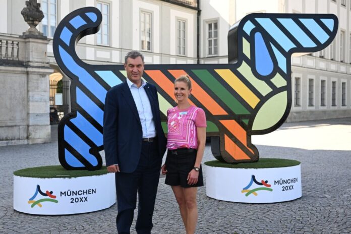 Olympiabewerbung München Bayerns Ministerpräsident Markus Söder und Dressur-Olympiasiegerin Jessica von Bredlow-Werndl werben für München.