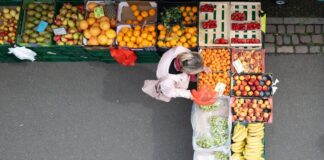 Der Alltag wird teurer, aber nicht mehr so stark wie zuvor Einkaufe auf dem Wochenmarkt - auch dort dürften die Preise etwas höher sein als früher.