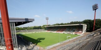 SC St. Tönis empfängt Frankfurt in Krefelder Grotenburg Der Oberligist • SC St. Tönis empfängt Eintracht Frankfurt im DFB-Pokal in der Krefelder Grotenburg. (Archivbild)