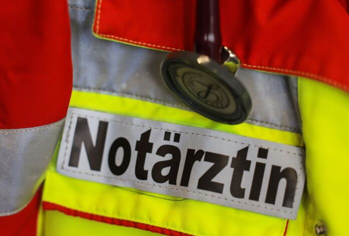 Notarzt Wer zahlt für den Rettungsdienst? Die Fronten in dem Streit sind seit Monaten festgefahren. (Symbolbild)
