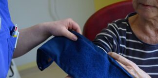 AOK: Viele Einweisungen Pflegebedürftiger in Klinik unnötig Viele Krankheiten könnten durch gute Pflege oft schon im Heim vermieden und Krankenhausaufenthalte somit unnötig werden. (Symbolbild)