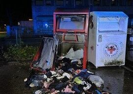 Ein Altkleidercontainer wurde in Brand gesetzt. Ein Altkleidercontainer wurde in Brand gesetzt. Foto: Polizei