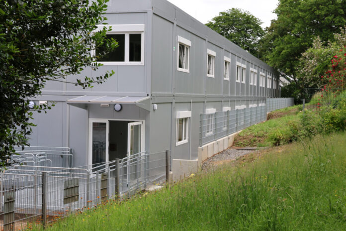 Container der Johannesschule Die Übergangscontainer an der Hölderlinstraße werden bezogen. Foto: Stadt Erkrath