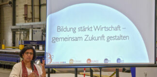 Kinder im Krisenzustand Maymol Devasia-Demming von der ABL in Ratingen bei einem Vortrag , Bild: Alexander Heinz
