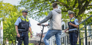 Zu zweit und auf dem Gehweg – Polizei kontrolliert E-Scooter-Fahrer in Heiligenhaus