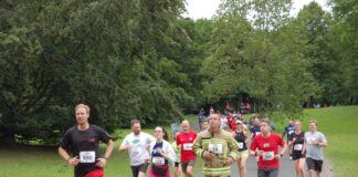 Tolle Stimmung trotz Regen beim Ratinger Firmenlauf Beim Firmenlauf war die Stimmung gut. Foto: Oliver Kubanek
