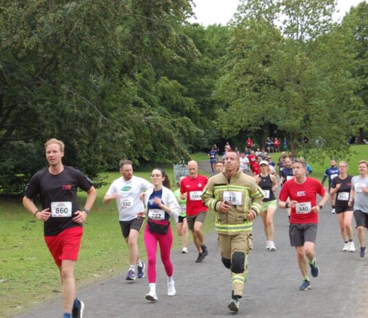 Tolle Stimmung trotz Regen beim Ratinger Firmenlauf Beim Firmenlauf war die Stimmung gut. Foto: Oliver Kubanek