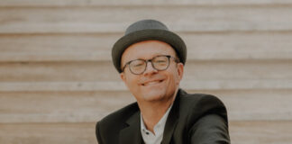 Lutz Strenger präsentiert Udo Jürgens in der Alten Kirche Velbert