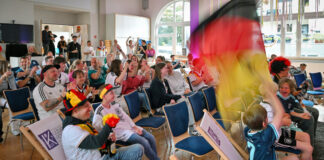 Traumstart bei der Fußball-WM: Fans in Neviges feiern beim Public Viewing kräftig mit