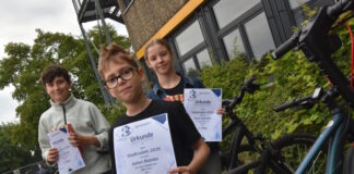 Heinrich-Heine-Gymnasium feiert historische Stadtradeln-Kampagne Kilometerkünstler Justus Bucher (14), Julian Mainka (11) und Anna Schröder (12). Foto: privat