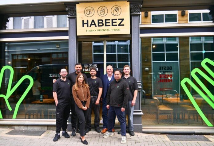 Habeez Eröffnung sowie Stadtmarketing Bianca Sender und Bürgermeister Dirk Lukrafka. Foto: Stadt Velbert