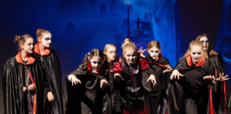 IKG-Musical-AG hat mit Vampiren zu tun: “Blutwig und Ludwig” begeistern in der Aula