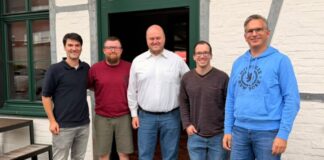 Förderverein des SV Hösel blickt auf erfolgreiche zwei Jahre zurück Boss Michael Rueber, Bjoern Behrendt, Peter Thomas, Christian Schmitt und Maik Grazikowske. Foto: privat