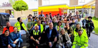Aktion für sichere Schulwege in Heiligenhaus An der an der Grundschule Regenbogen fand die gemeinsame Aktion zur Schulwegsicherung statt. Foto: Stadt Heiligenhaus