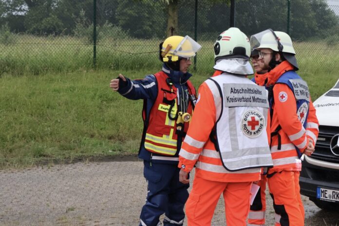 Einsatzkräfte des THW und DRK üben für den Ernstfall. Foto: THW Einsatzkräfte des THW und DRK üben für den Ernstfall. Foto: THW
