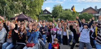 Wie einst gegen Brasilien: Fans in Düssel feiern das 7:1